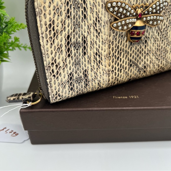 Gucci Beige Snake Print Wallet with Gold Embelished Bee Accent EUC - Picture 3 of 12